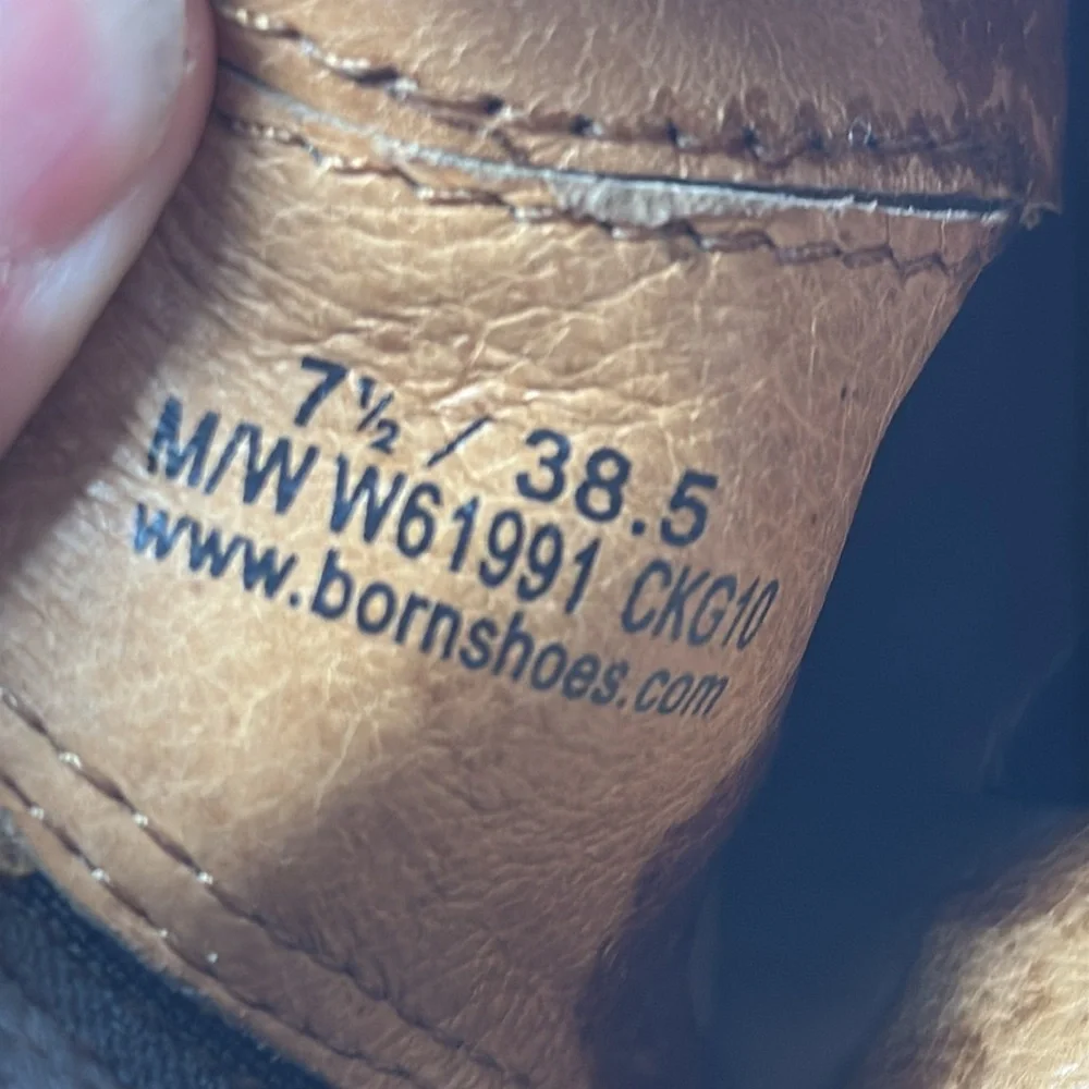 Born Chocolate Brown Ankle Boots Chunky Heel and Elastic Panels Size 7.5 MCA7775
